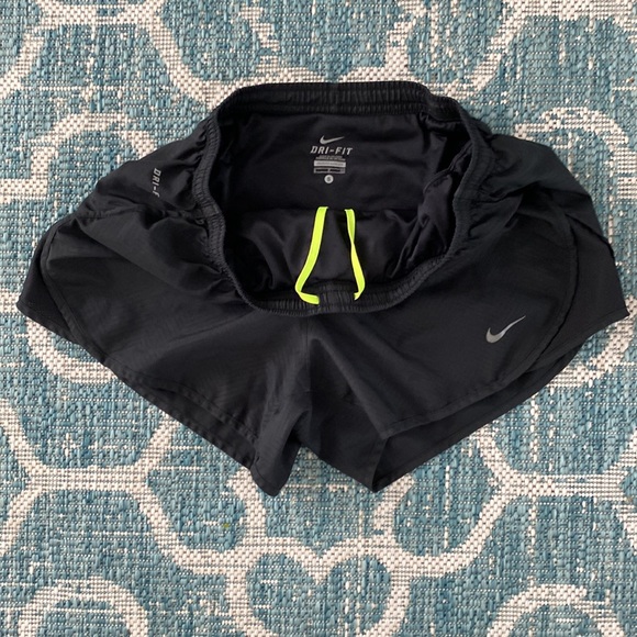 Nike size small woman’s athletic shorts - Picture 2 of 9